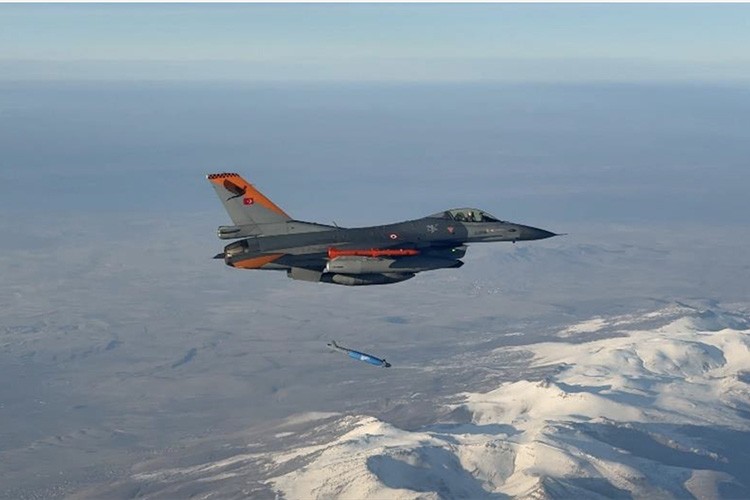 Gözde yüksek hızla hareket eden hedefi tam isabetle vurdu