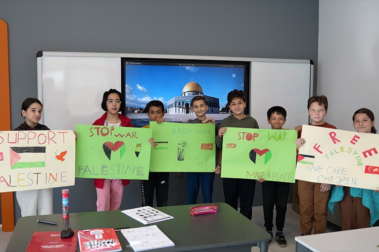 Karataylı minik yüreklerden Filistin'e kocaman destek