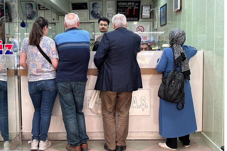 Dolar 34.65'ten açıldı