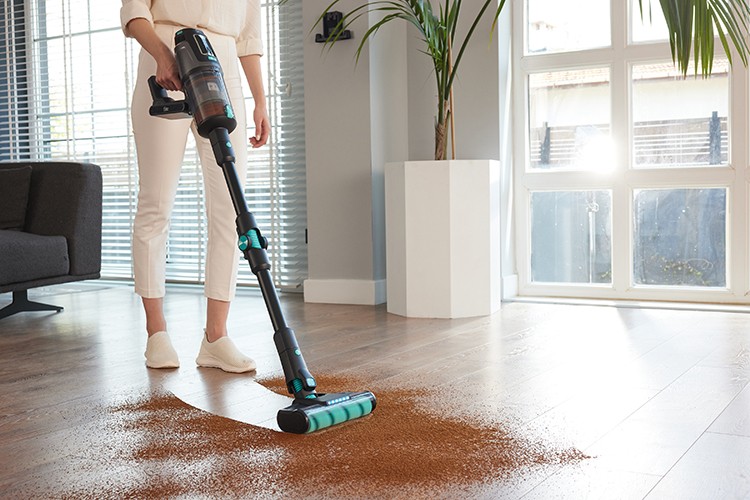 13 Filtreye Sahip İlk Şarjlı Dikey Süpürgesi