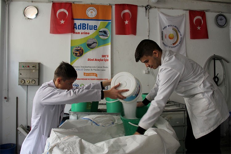 Kayseri'de meslek liseleri 141 milyon lira ciro elde etti