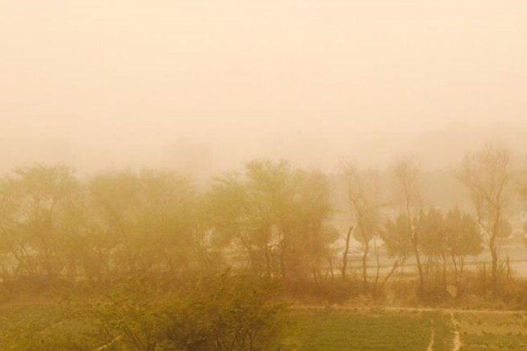 İran'da kum fırtınası: 1362 kişi hastanelere başvurdu