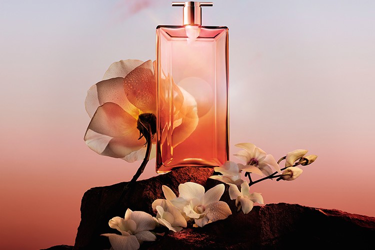 Tüm kadınları bir yolculuğa davet ediyor