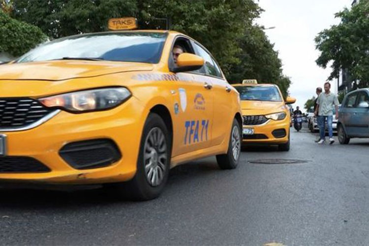 İstanbul'a yeni gelecek taksiler ne renk olacak?..