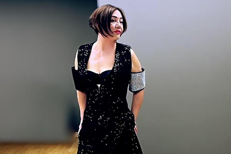 Nazan Öncel Türkiye Turnesine Alkışlarla Başladı