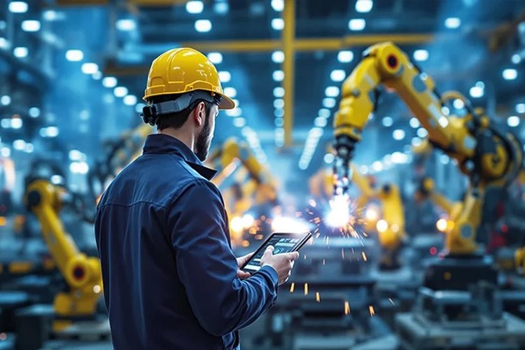 Sanayi üretimi yıllık yüzde 1,4 azaldı