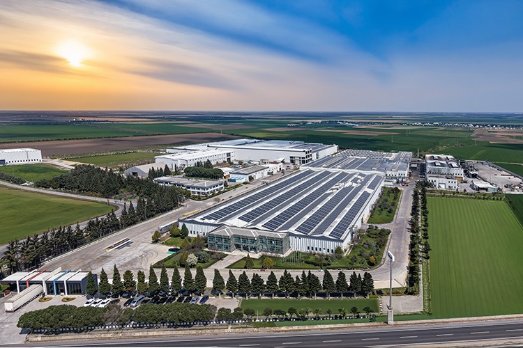 Düşük karbonlu üretim yatırımlarını hızlandırıyor