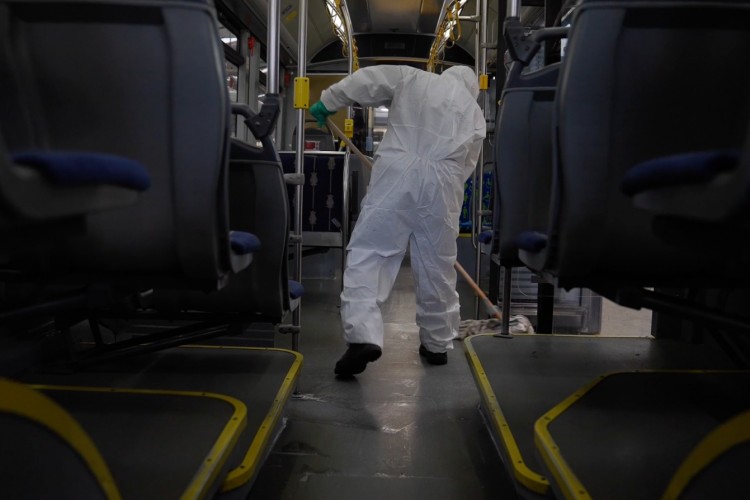 İETT ARAÇLARI HER GÜN TİTİZLİKLE TEMİZLENİYOR, YENİ GÖREVİNE HAZIRLANIYOR