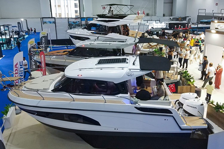 Yüzde 70'i yerli 350 tekne İzmir'de görücüye çıktı
