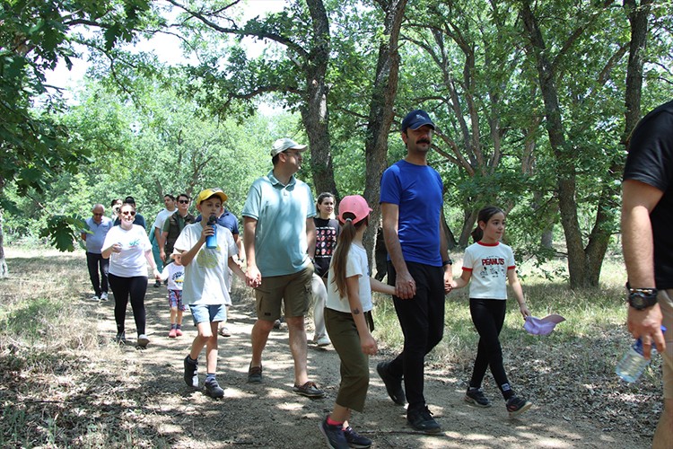 Kırklareli'nde babalar ve çocukları, doğa yürüyüşü yaptı