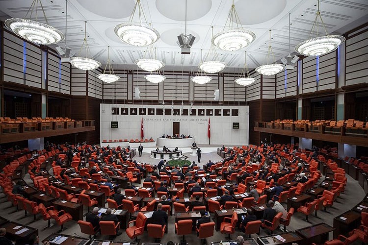 Ekonomiye ilişkin "torba" kanun teklifi yasalaştı