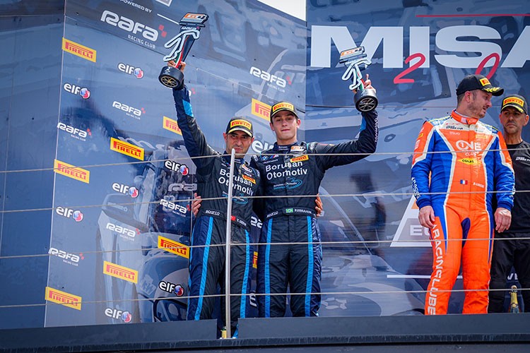 Misano'daki zorlu mücadeleden iki podyumla döndü