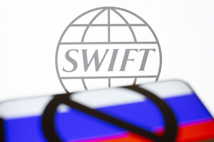 Rus bankaları Swift'ten çıkarılıyor