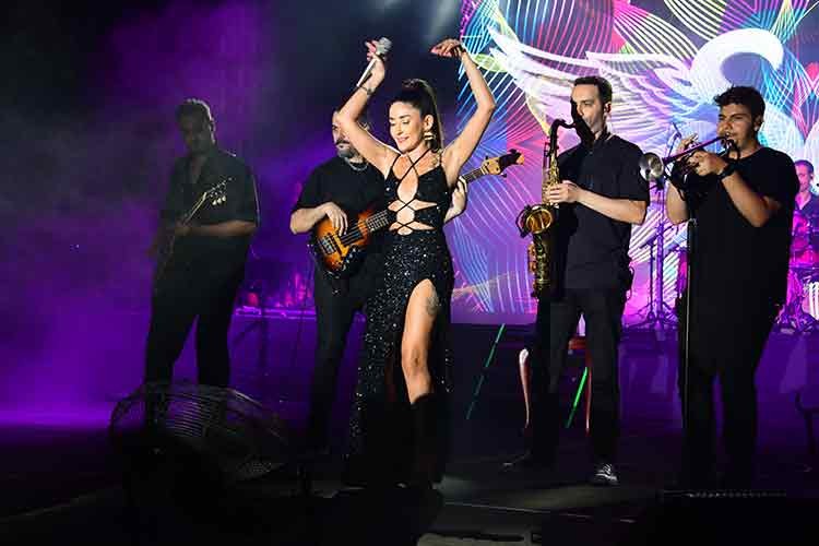 Benden eski sanatçıların hepsine saygım sonsuz