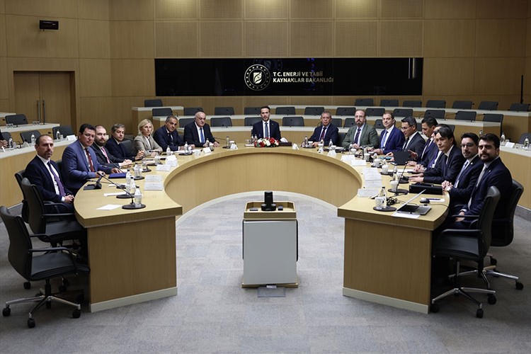 Yerli kömürden elektrik üretenlerle buluştu