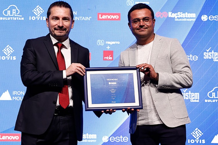Teknosa'ya Bilişim 500'de ödül