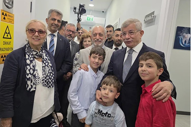 Ahmet Davutoğlu'ndan İncimercan Dent'e vefalı açılış