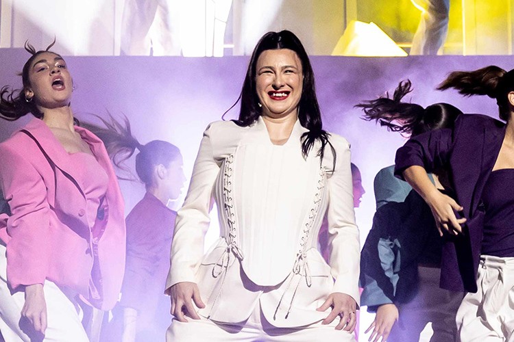 Yasemin Sakallıoğlu sahnede devleşti