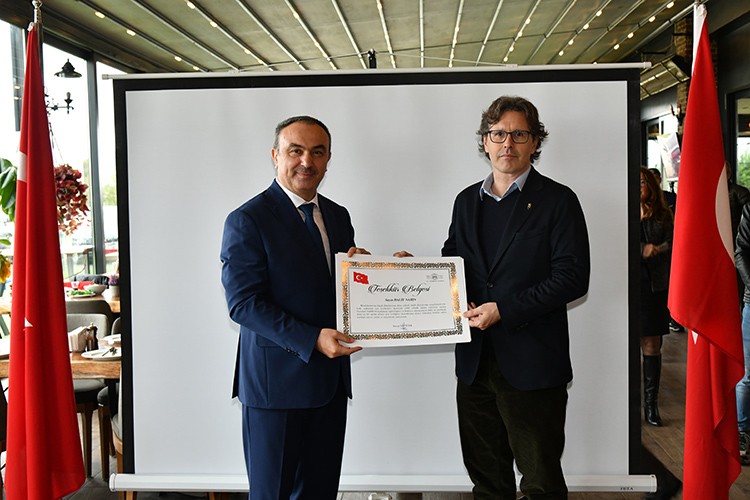 Narin Ailesi'ne Çerkesköy'den anlamlı ödül