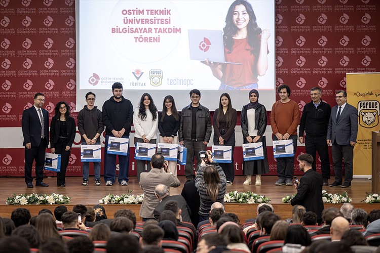 PARDUS sistemli bilgisayarlar öğrencilerine teslim edildi