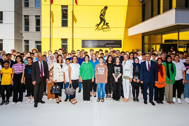 Hatay'da İlk Ders Zilinde de Öğrencilerin Yanındaydı