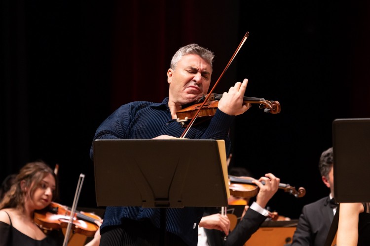 Maxim Vengerov Depremzedeler İçin Çaldı