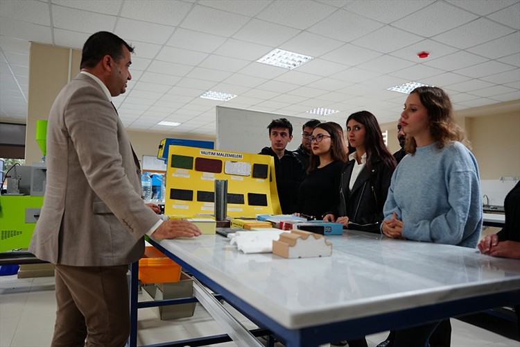 Üniversite-sanayi işbirliğiyle açılan bölümde iş garantili eğitim veriliyor