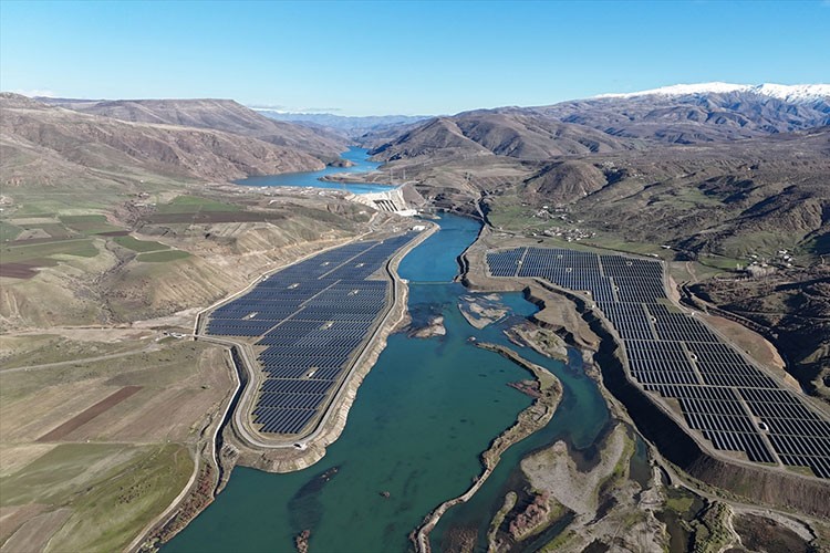 Su ve güneşten 3 milyar kilovatsaat elektrik üretildi