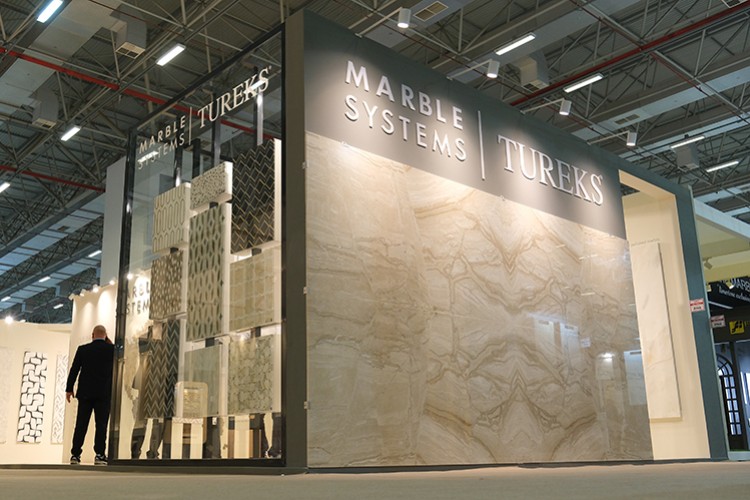 Koleksiyonunu ve projelerini tanıttı