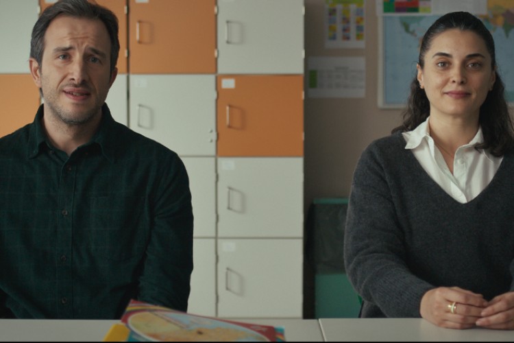 NETFLIX, BERKUN OYA İMZALI KUVVETLİ BİR ALKIŞ'TAN ÖZEL BİR KLİP PAYLAŞTI