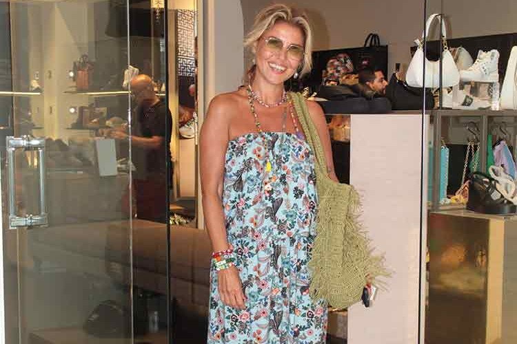 Gülben Ergen alışveriş turunda