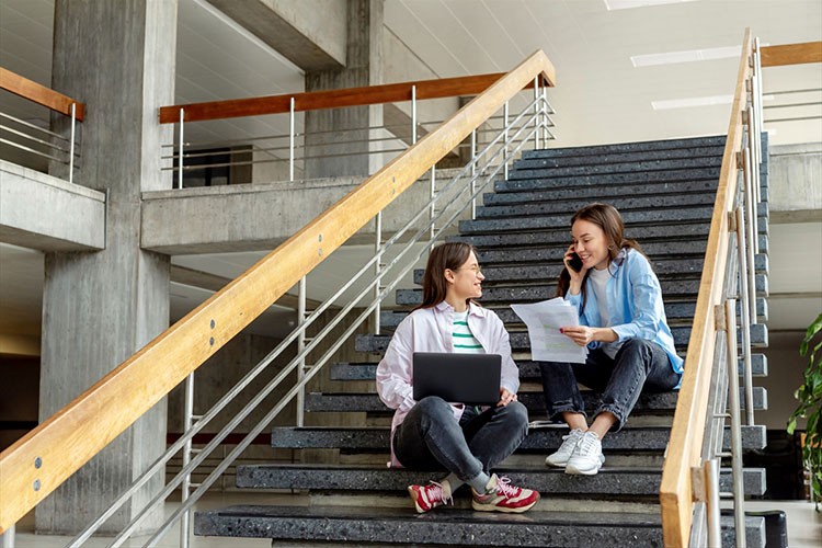 "Üniversite Rehberi" ile tercih yapacak öğrencilere yol gösteriyor