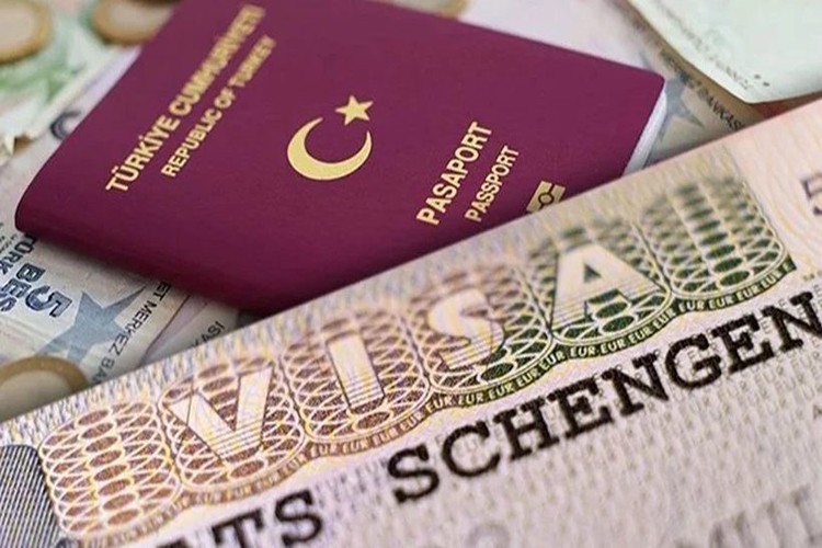 Türkiye'den AB'ye Schengen uyarısı