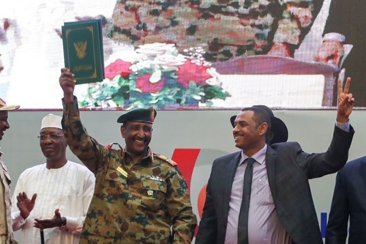 8 milyar Dolar istedi