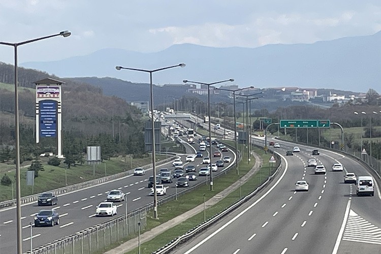 Bolu otoyolunda tatil dönüşü yoğunluğu yaşanıyor