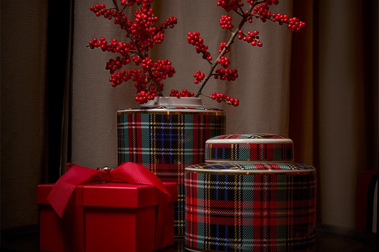 Yeni yıla şıklık katacak Vakko hediye koleksiyonu