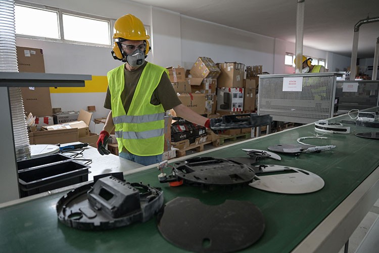 Vodafone'un "Dünya için Lazım" projesinde 15 bini aşkın kişiye ulaştı