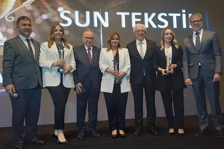 Ege'de başarılı hazır giyim ihracatçılarına ödül