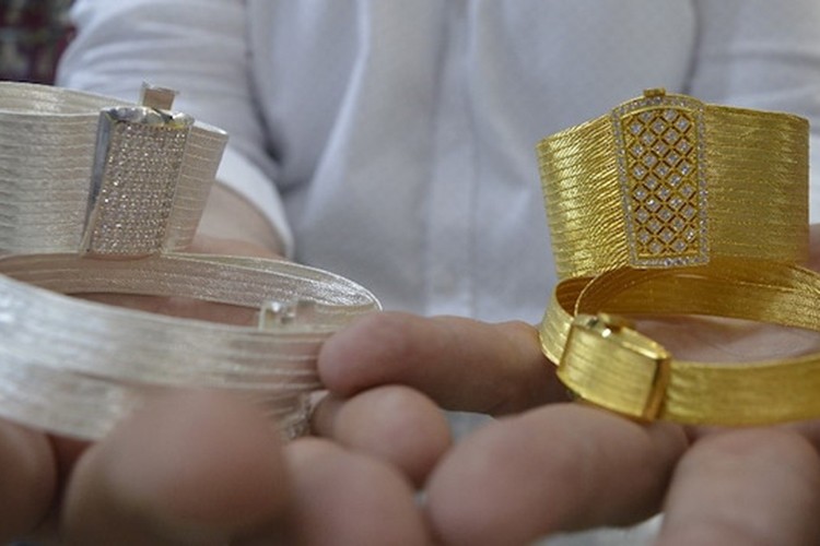 Sevgililer Günü için gençlerin tercihi gümüş, yetişkinlerin altın