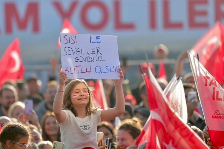 KÜÇÜKÇEKMECE'DE İMAMOĞLU VE ÇEBİ COŞKUSU