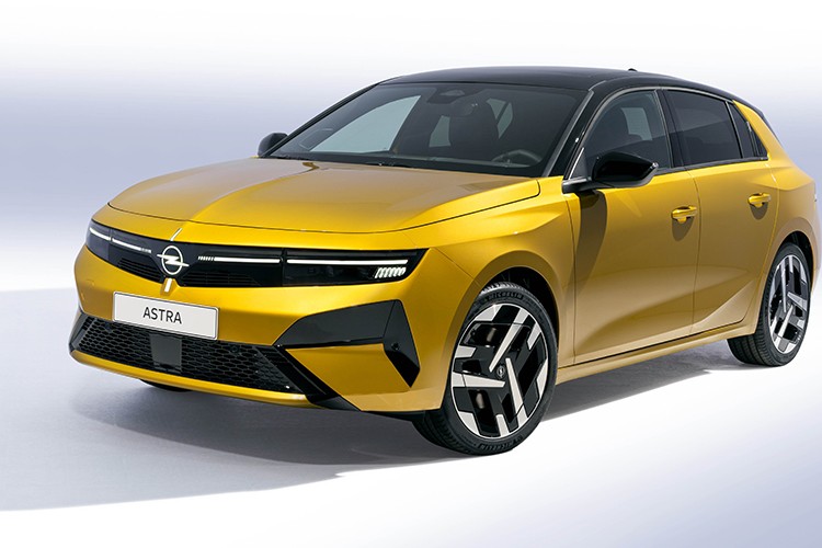 Yenilenen Opel Astra Türkiye'de
