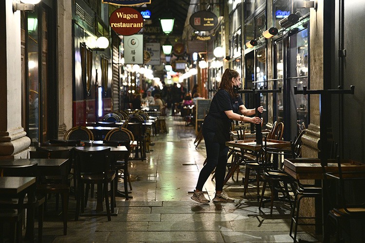 Fransa'da sokağa çıkmak yasak