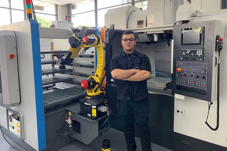 Tezmaksan başarılı öğrencileri yalnız bırakmıyor