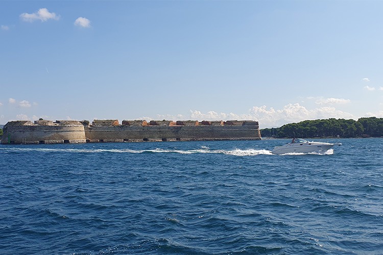 Yelkencilerin uğrak noktası Skradin…