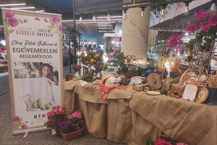 Ege'nin yöresel tatları yolcuların beğenisine sunuluyor