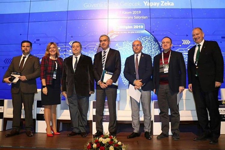 Bilişim masaya yatırıldı