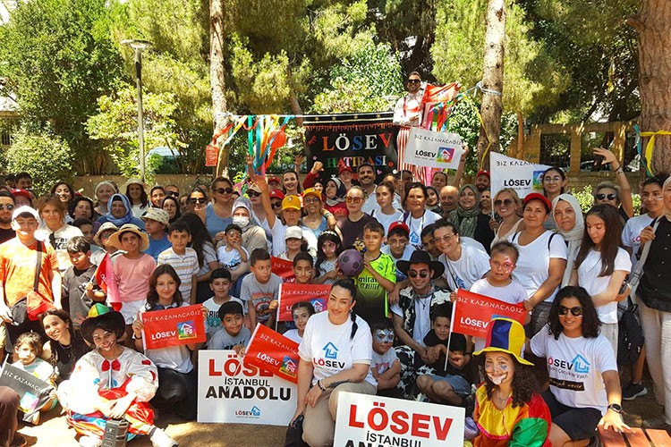 LÖSEV, aileleri ve gönüllüleri piknikte buluştu