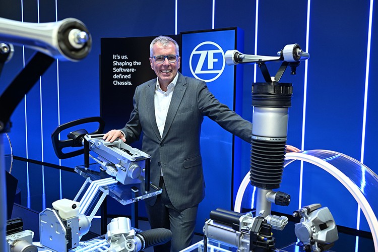 ZF, yazılım tanımlı şasi ve e-mobilite teknolojileri ile IAA Mobility 2025'te