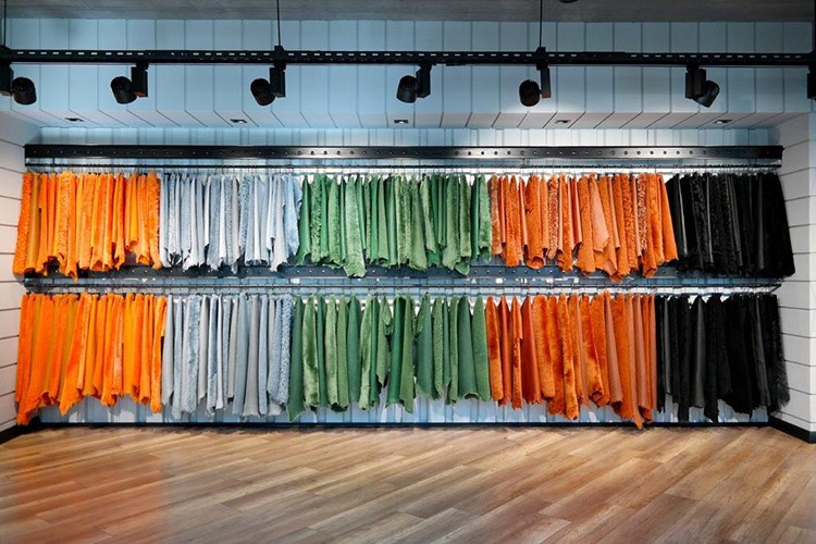 Ensari Deri'nin Güney Kore Seul Showroomuna Yoğun İlgi