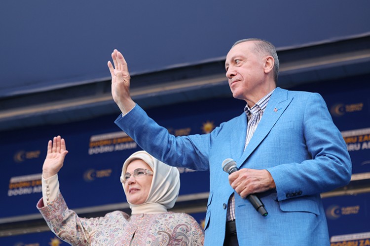 "Yurtdışına gidecek paralar milletin hizmetinde olacak"